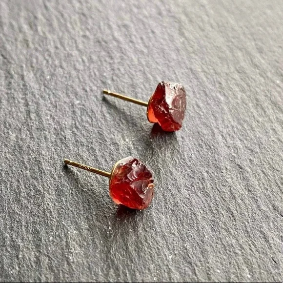 🆕 New Raw Garnet Crystal Stud Gemstone Earrings - Picture 4 of 8